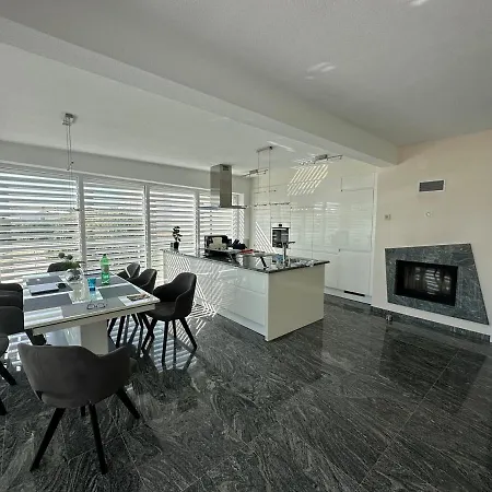 Inami Вилла Мандре